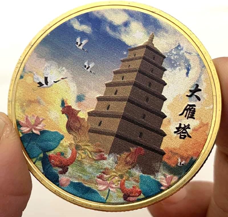 Kineska turistička atrakcija Zabranjeni grad Dayan Pagoda Zlatna obojena medalja zapadno jezero 45 mm toranj žute dizalice