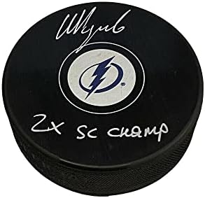 Nikita KUČEROV je ubacio loptu s autogramom Tampa-Bej Lightning 2-trostruki prvak SK-lopte s autogramima u NHL-u