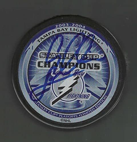 Kori Stillman potpisao je ugovor s Tampa-Bej Lightningom za Stanli kup 2004. godine NHL-ove lopte s autogramima.
