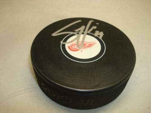 Steve Ott potpisao je hokejaški pak Detroit crvena krila s 1A-NHL Pakom s autogramom